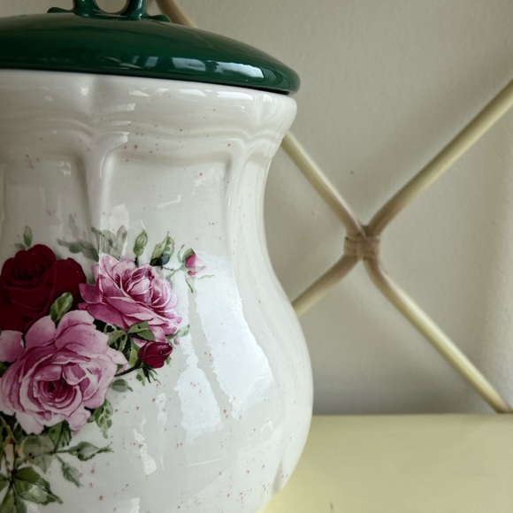 Large vintage floral cookie jar - Picture 8 of 12